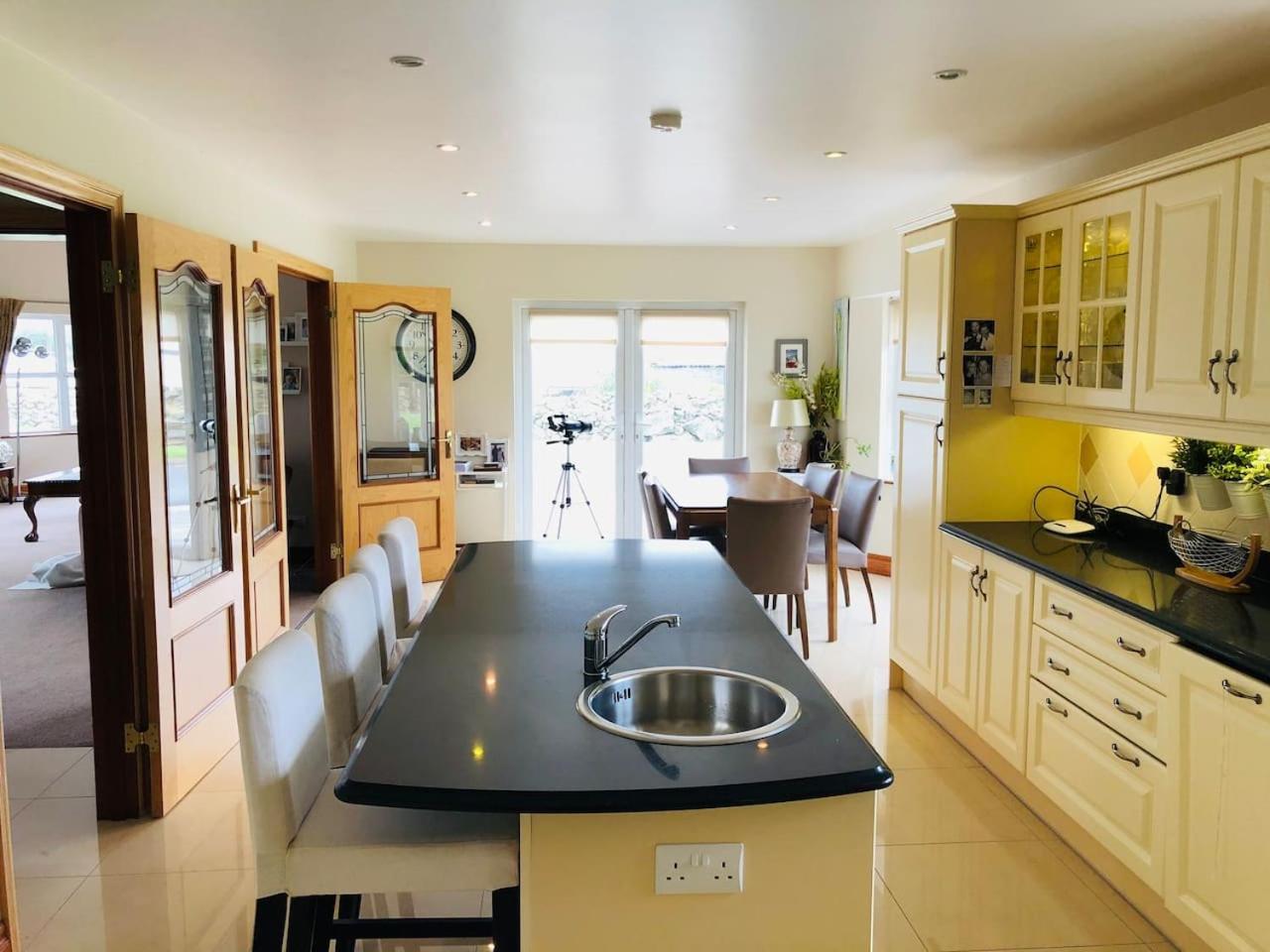 Connemara. 3 Bedroom, 8 Bed, Holiday Home Galway Exteriör bild